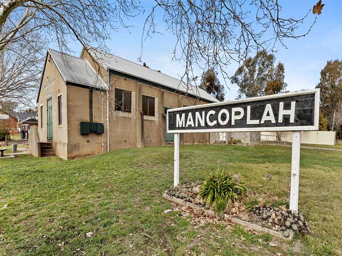 Mangoplah Hall