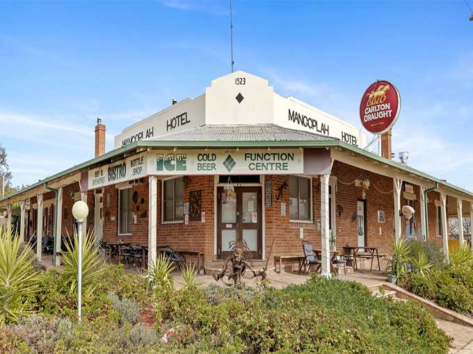Mangoplah Hotel