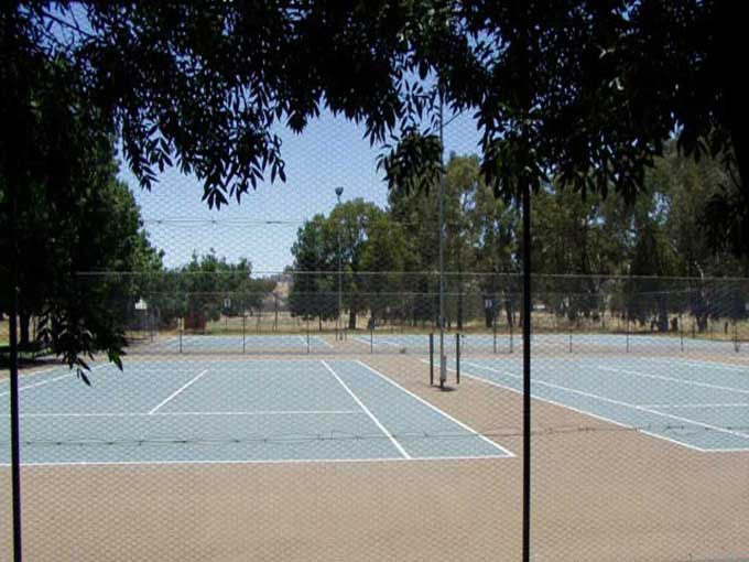 Mangoplah Tennis CLub